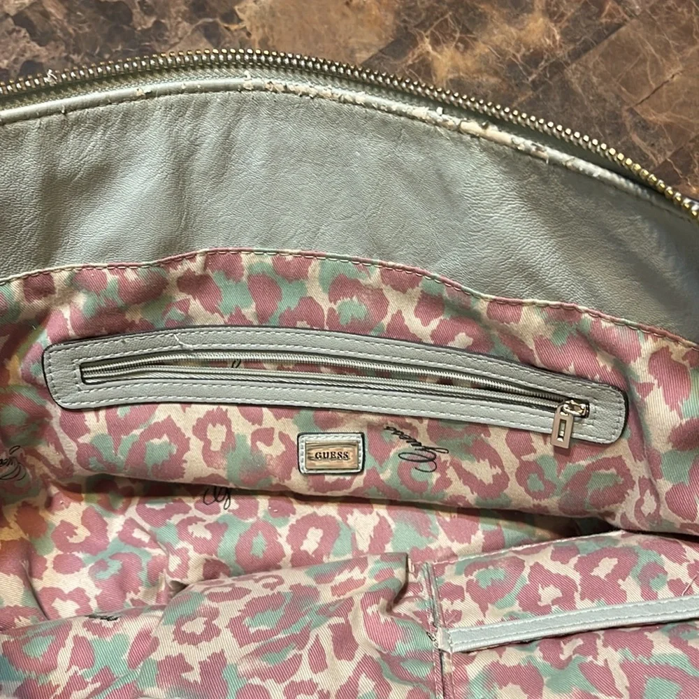Guess Purse🥰🥰 - Picture 6 of 9